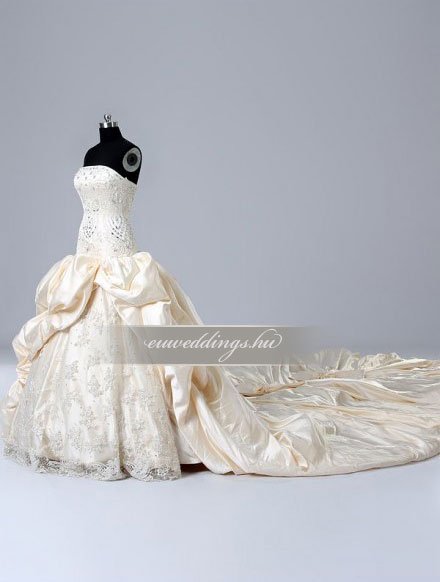 Menyasszonyi ruha báli fazonú színes és mintás-BFS-4676